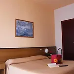 Отель Aries Леза