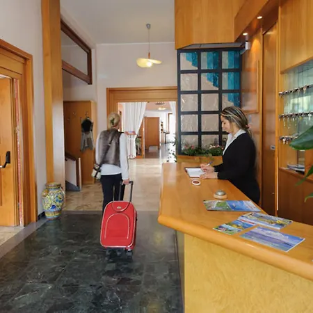 Hotel Aries 3*