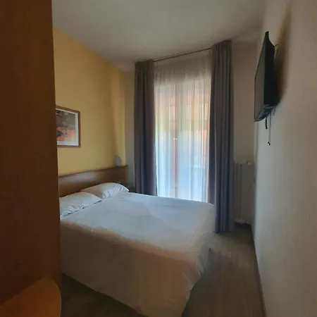 Hotel Aries Lesa