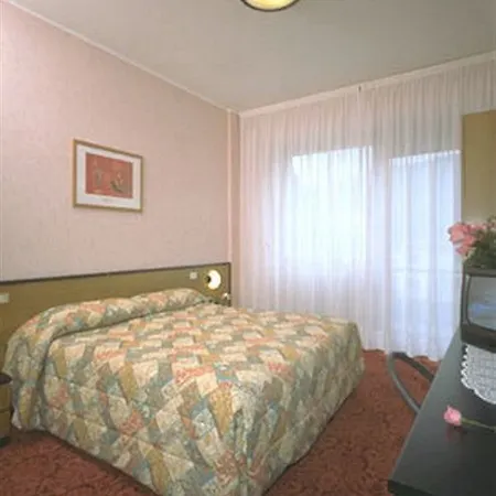 Hotel Aries Lesa